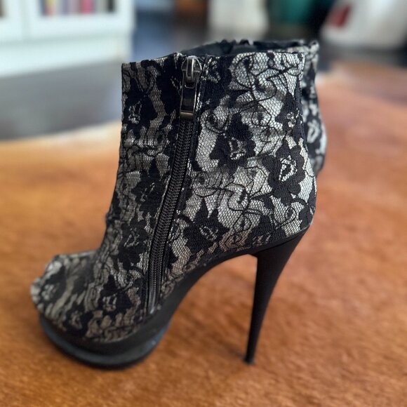 Beautiful black lace high heels - Picture 1 of 5
